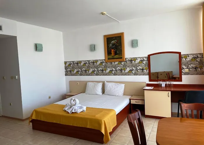 恩伊斯酒店 3* 希典